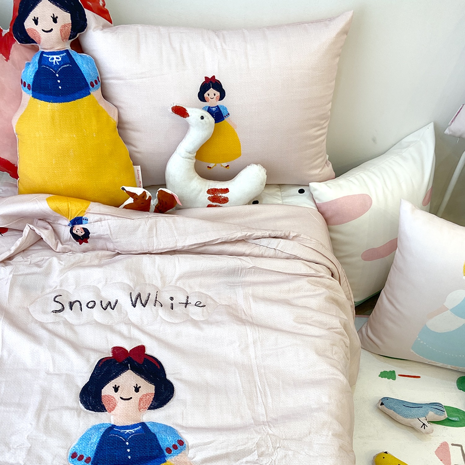 [drawing AMY] Snow white summer bed comforter set