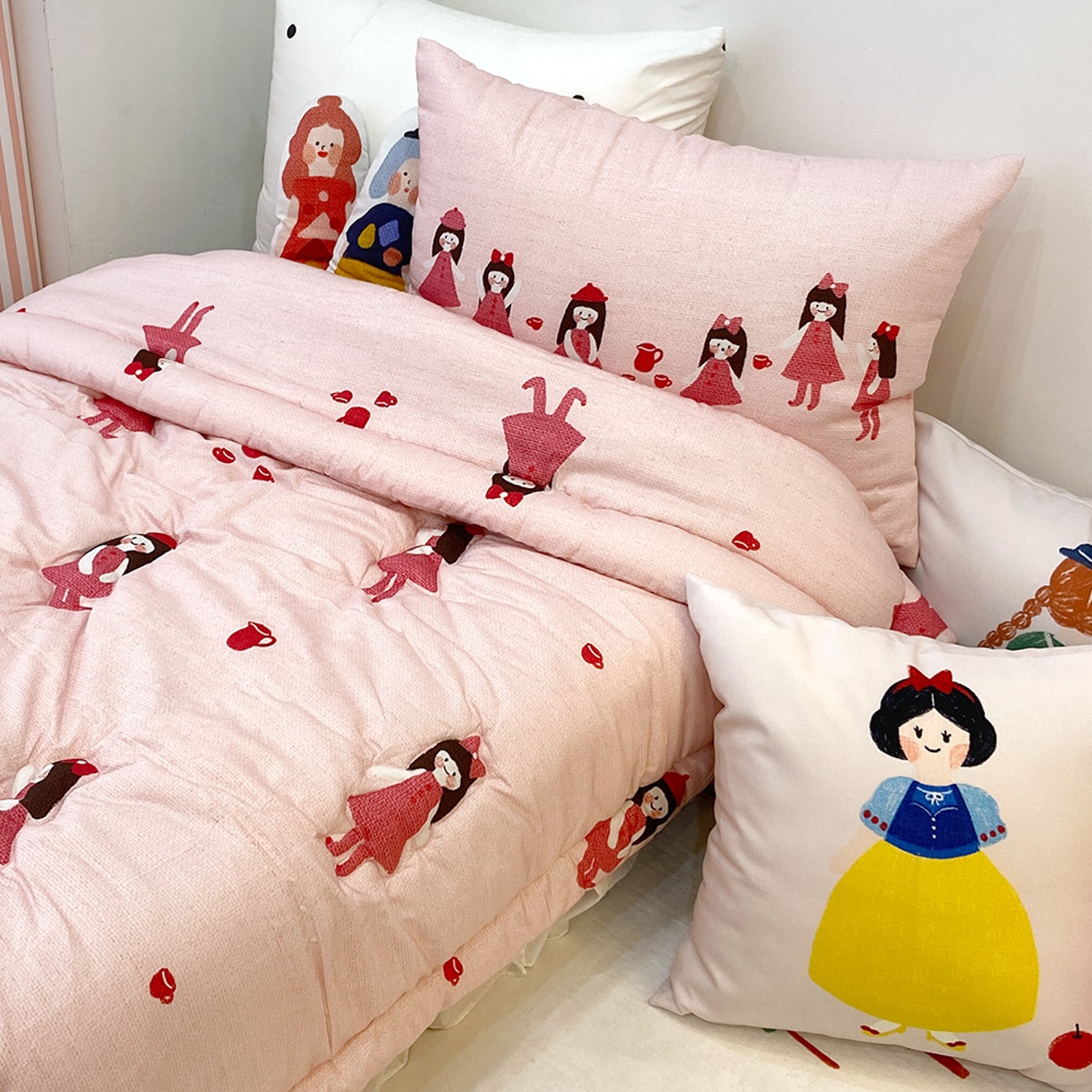[drawing AMY] Chiring chiring bed comforter set