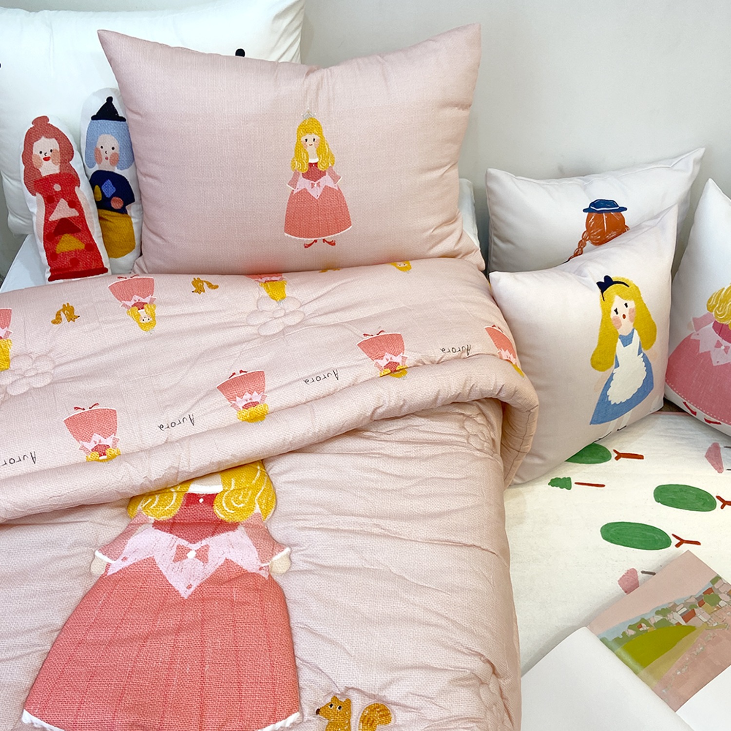 [drawing AMY] Aurora bed comforter set